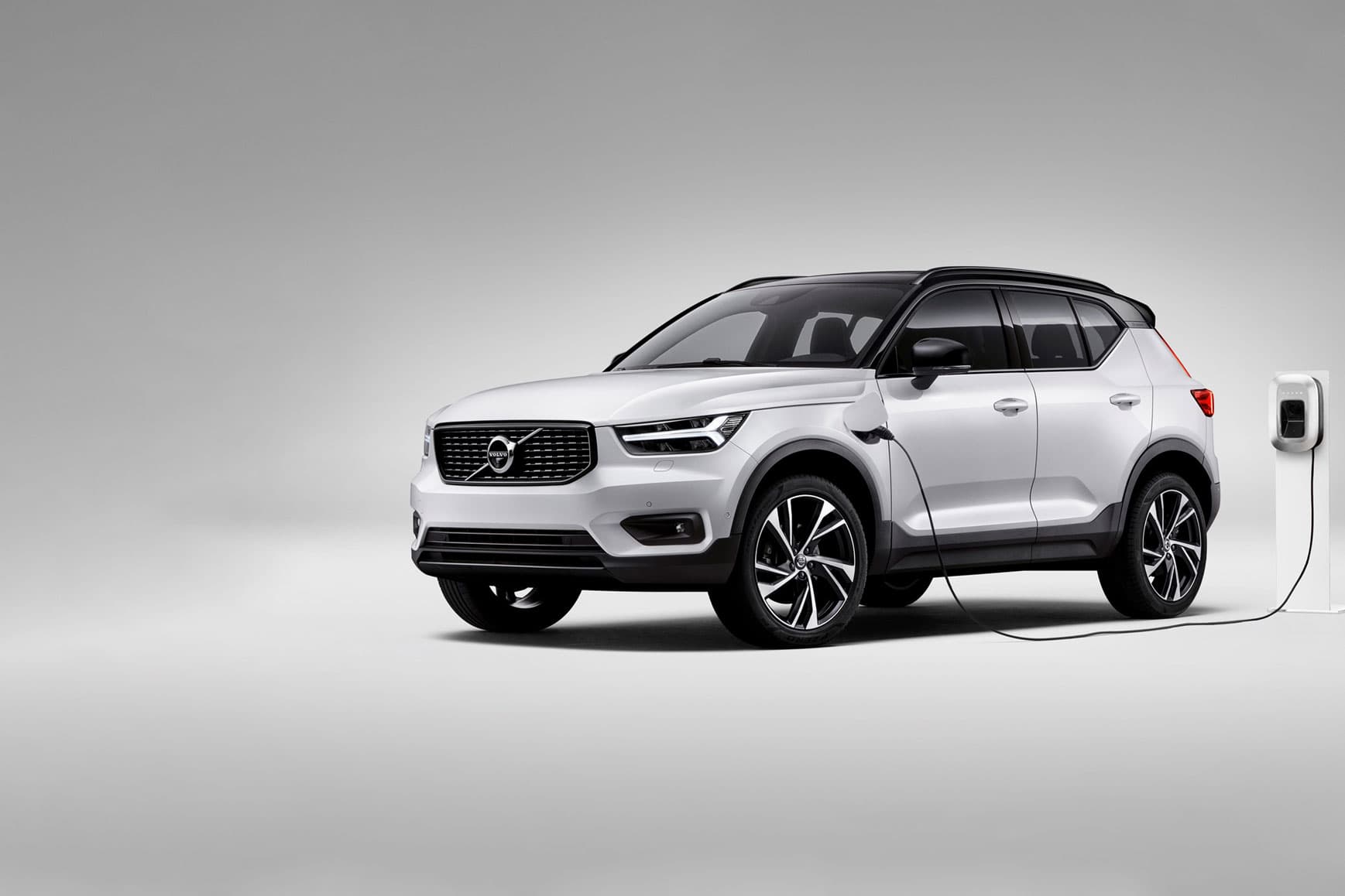volvo charging side view