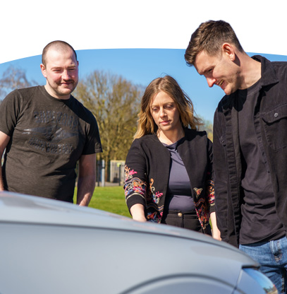 people discussing a new car