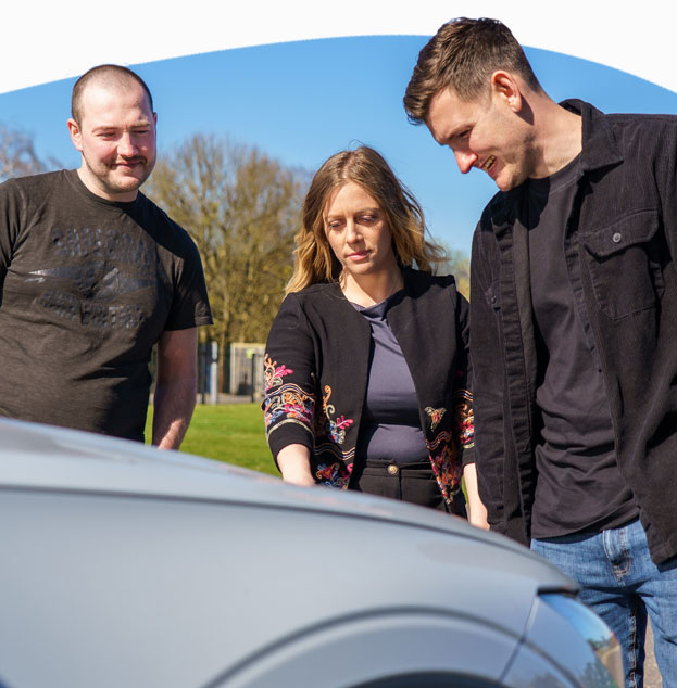 people discussing a new car